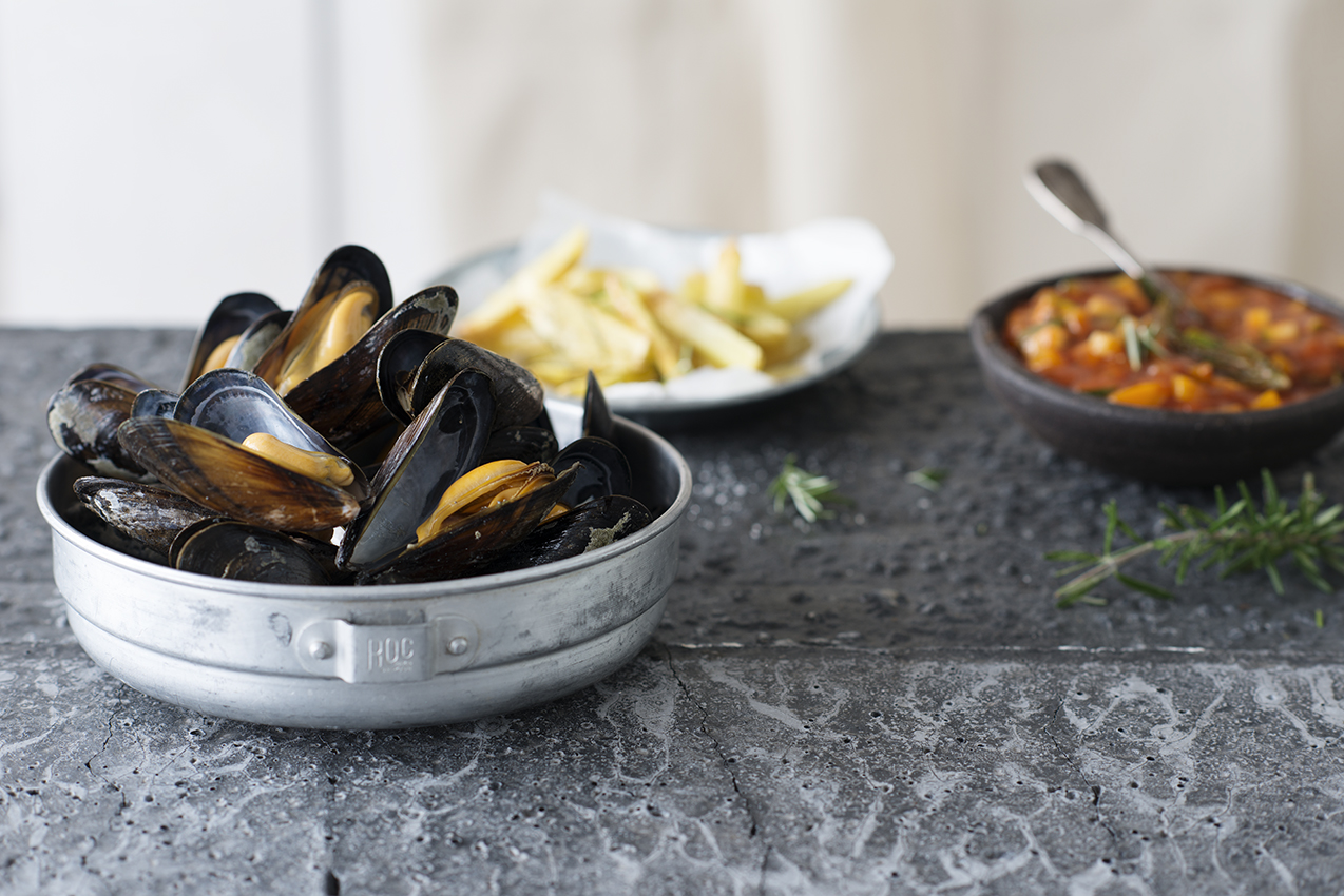 Foto van Provençaalse mosselen met frietjes uit de oven