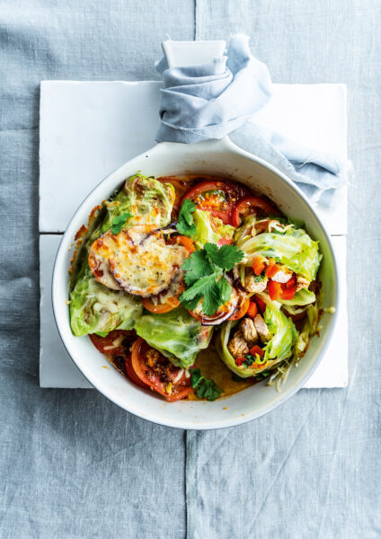 Foto van Mexicaanse schotel met kalkoen en spitskoolrolletjes met paprika